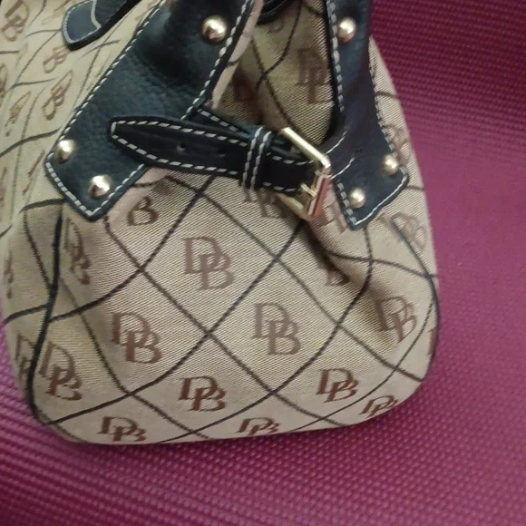 Dooney Bourke - Picture 4 of 15